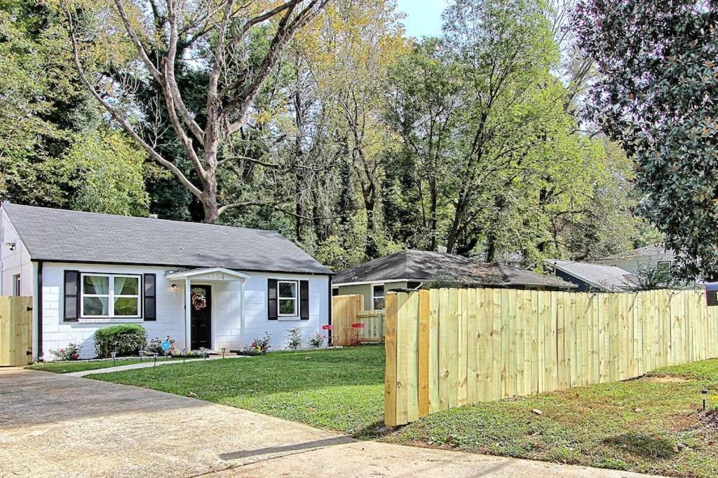 West End Bungalow Perfect To Work, Play, & Escape Atlanta Extérieur photo