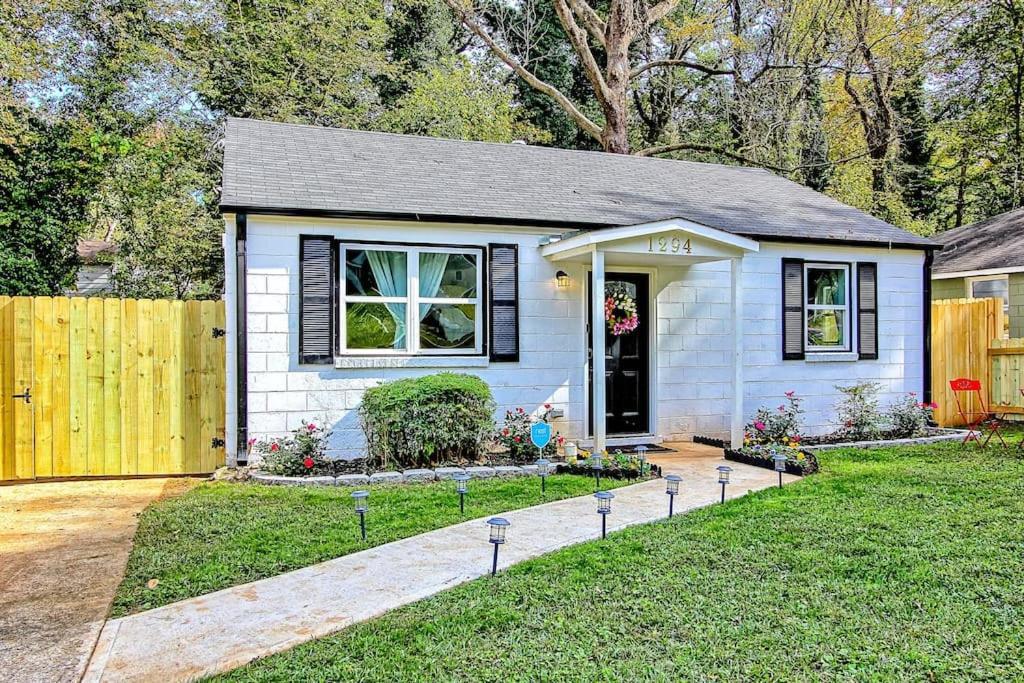 West End Bungalow Perfect To Work, Play, & Escape Atlanta Extérieur photo