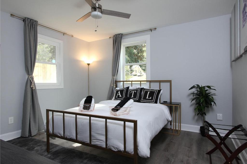 West End Bungalow Perfect To Work, Play, & Escape Atlanta Extérieur photo